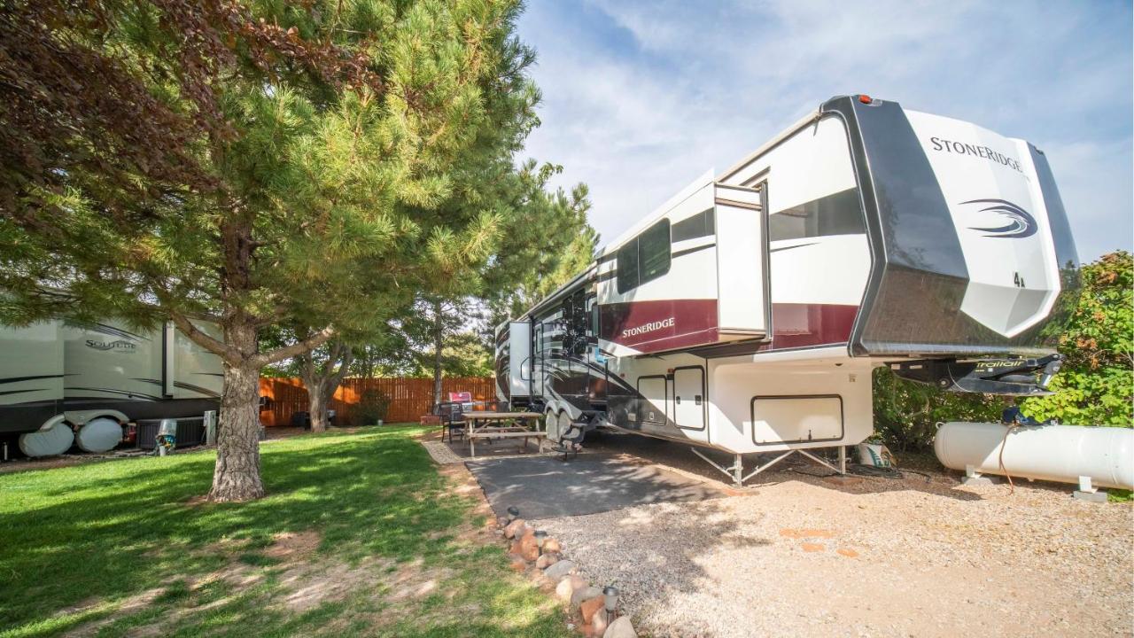 Outdoor Glamping Large 5Th Wheel Setup Ok4A Apartment Moab Exterior photo