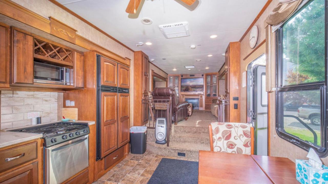 Outdoor Glamping Large 5Th Wheel Setup Ok4A Apartment Moab Exterior photo